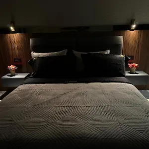 La Mirage & , تيرانا ألبانيا